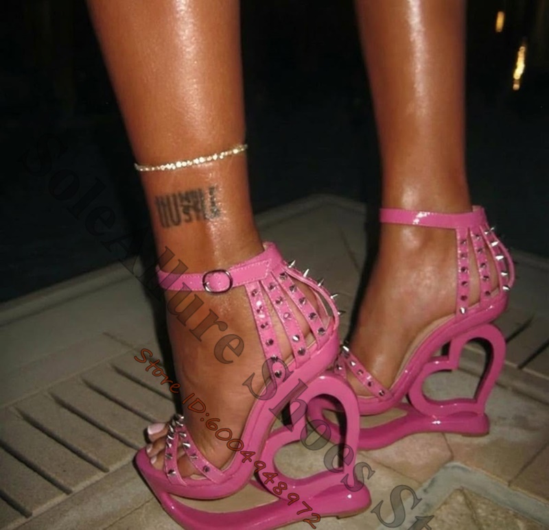 Casual Sandal Leather - صندل وردي فاقع بكعب ويدج، مزين