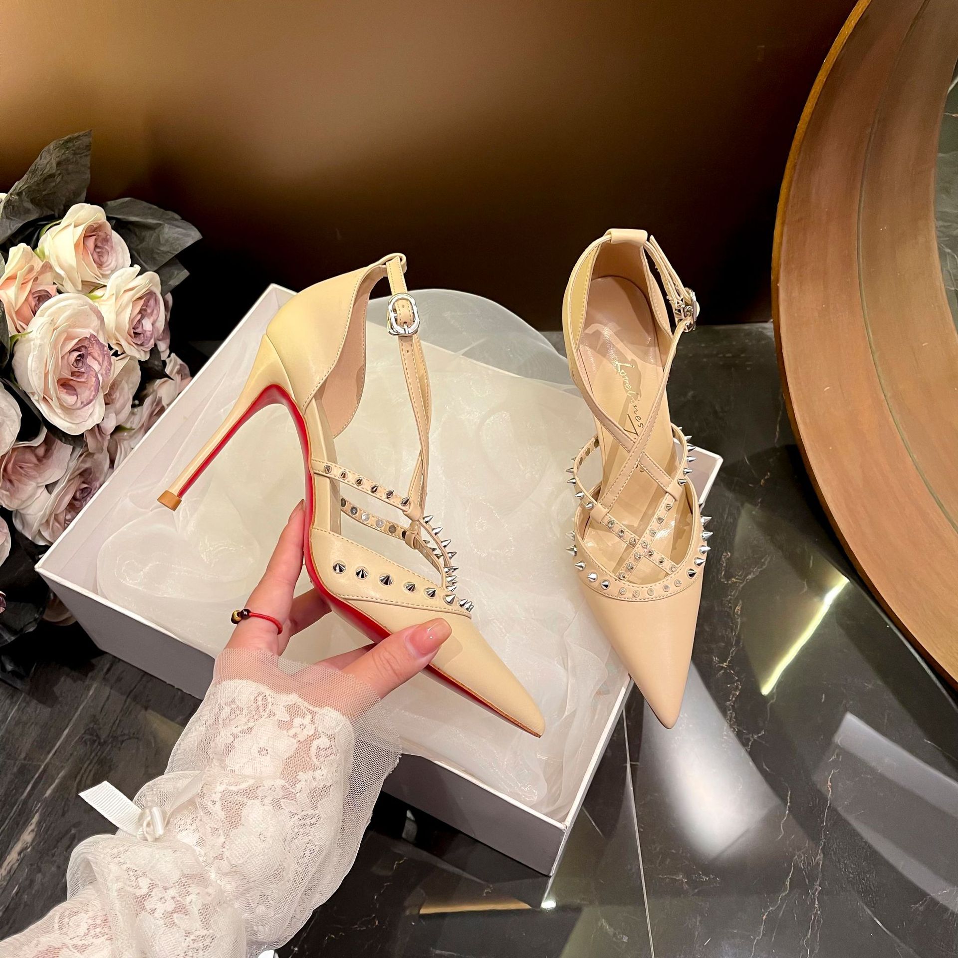 أحذية امرأة الرجعية الصنادل ال - مراجعة Casual Sandal Leather وسعره